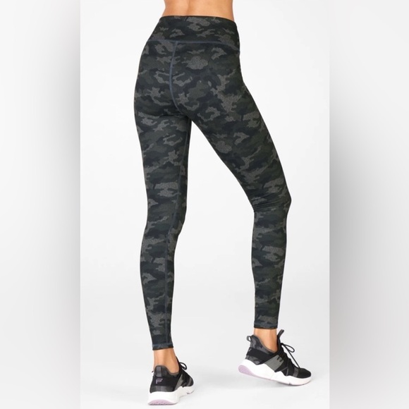 Fabletics Cropped Powerhold Camouflage Leggings - Picture 1 of 5